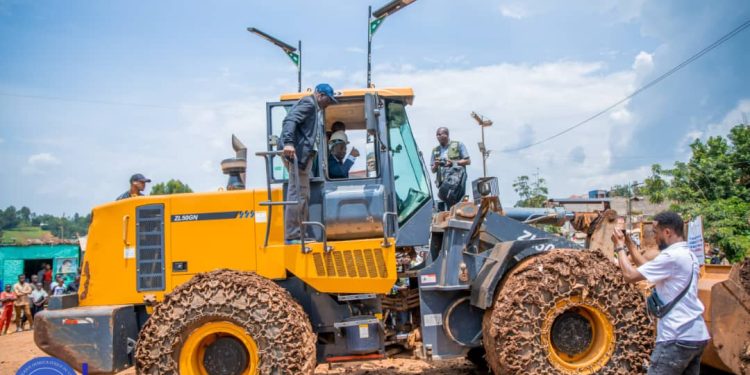 Sud-Kivu : le gouverneur Purusi lance les travaux de réhabilitation de 17,14 km de route dans le tronçon Bagira-Kabare