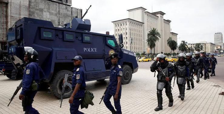 Kinshasa renforce la sécurité : Déploiement de Policiers autour des Institutions Diplomatiques et des Lieux Publics ( police)