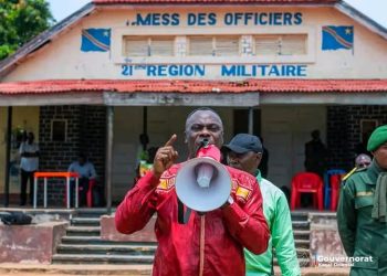Kasaï-Oriental : le gouverneur Mbuebua encourage les nouvelles Recrues des FARDC à faire face à l&rsquo;agression extérieure