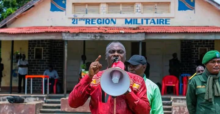 Kasaï-Oriental : le gouverneur Mbuebua encourage les nouvelles Recrues des FARDC à faire face à l’agression extérieure