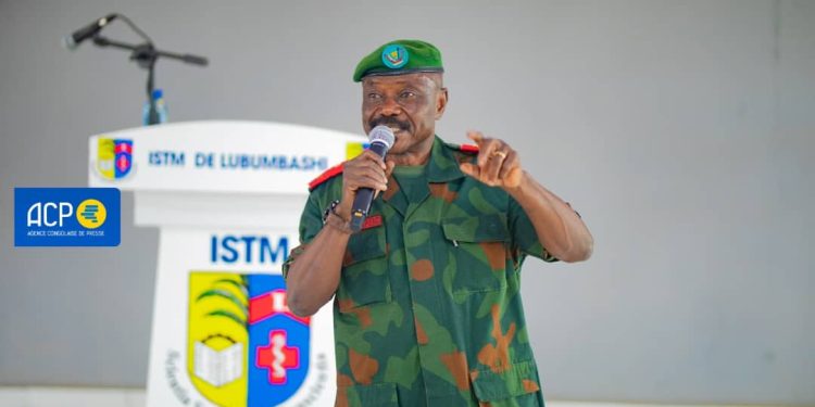 Lubumbashi : le général Eddy Kapend appelle les étudiants de l’ISTM au patriotisme pendant cette période d’agression rwandaise
