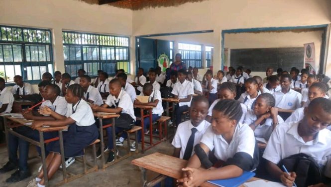 Crise sécuritaire en RDC : 2 594 écoles fermées, plus d’un million d’enfants affectés, le gouvernement lance un programme d’éducation d’urgence
