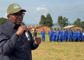 Lualaba : Le Président du Sénat Sama Lukonde visite 600 nouvelles recrues des FARDC au centre de Nzilo
