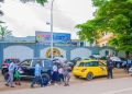 Embouteillages aux alentours des écoles à Kinshasa : Tout stationnement sur la chaussée interdit (gouvernorat)