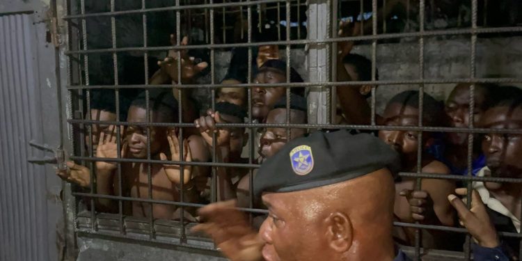 Kinshasa: 10 présumés auteurs de récent braquages parmi des Kuluna arrêtés par la police nationale congolaise ( Communiqué)