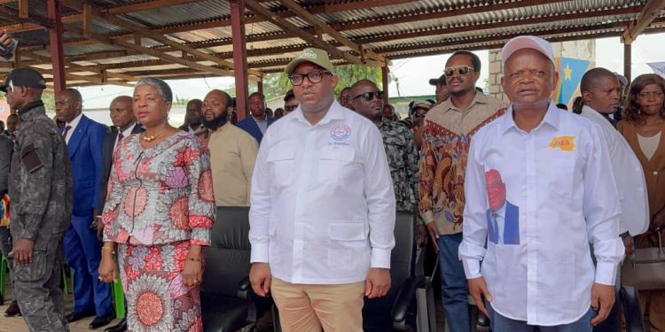 Haut -Lomami : le président du Sénat apporte son soutien aux recrues en formation à la base militaire de Kamina