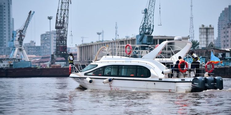 Lutte contre les embouteillages à Kinshasa : mise en circulation prochaine de vingt-deux (22) taxis fluviaux transportant cinquante mille (50 000) personnes par jour(Hôtel de ville)