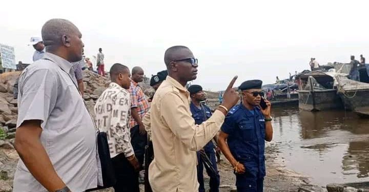 Suspension Temporaire des Agents de Perception des Taxes au Port Pêcheur de Kinkole : Une Réaction aux plaintes des vendeurs