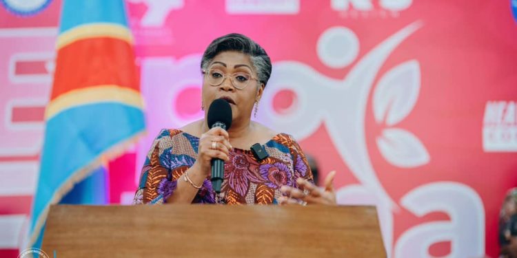 Judith Suminwa aux étudiantes de l’UPC et futures entrepreneures : « Brisez le plafond de verre et imposez vos compétences »