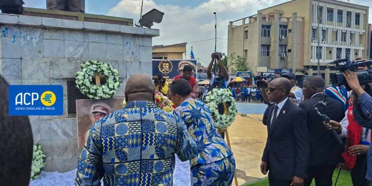 56 ème anniversaire de la mort de Joseph Kasa-Vubu : Judith Suminwa dépose une gerbe de fleurs