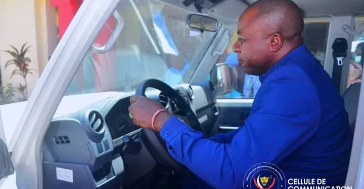 Kasaï : trois inspections provinciales dotées des jeeps par la banque mondiale
