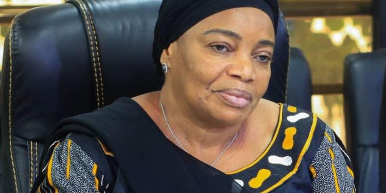 Environnement : La ministre Eve Bazaiba présente le poster du domaine forestier et le portail du SNSF en RDC