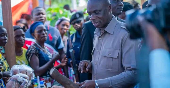 Kasaï-Oriental : le gouverneur Mbwebwa Kapo ouvre la première foire entreprenariale genre à Mbuji-Mayi