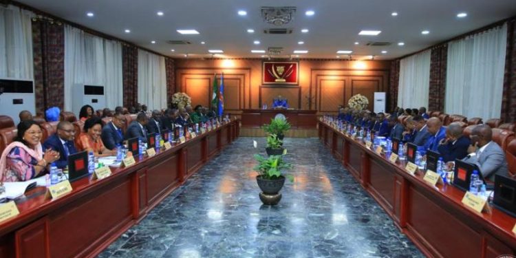 Rencontre avec Kagame à Doha: le gouvernement salue la disponibilité du Président Tshisekedi à travailler pour la paix