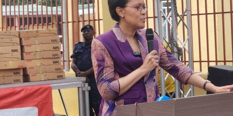 Journée mondiale de l’enseignement : La ministre Raïssa Malu appelle à un usage rationnel des outils numériques pour lutter contre le réchauffement climatique