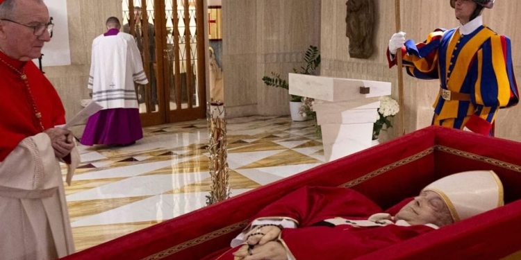 Décès du pape François : les funérailles confirmées pour le samedi 26 avril 2025 (communiqué)