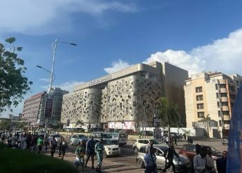 Kinshasa : des Policiers se disputant de l’argent tirent des coups de feu sur l’avenue 24 novembre