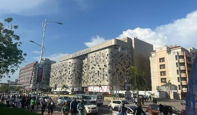 Kinshasa : des Policiers se disputant de l’argent tirent des coups de feu sur l’avenue 24 novembre