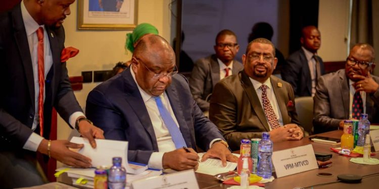 Le gouvernement Suminwa signe un contrat public-privé pour moderniser le port de Kalemie