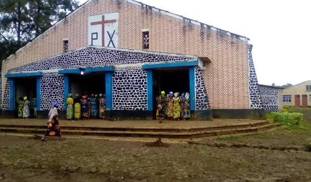 Attaque armée à la paroisse Saint André au Sud-Kivu : deux blessés et des biens emportés