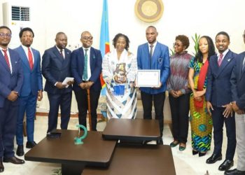 Kinshasa : L’honorable Princesse Dominique Munongo Inamizi décorée « Femme d’excellence » par le consortium ODA-UNPE