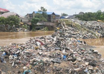 Inondations à Kinshasa : 4 millions de tonnes de déchets, dont moins de 5 % collectés efficacement, sont produits chaque année dans la ville ( Daniel BUMBA)