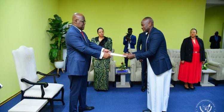 Diplomatie : en pleine crise sécuritaire, Kinshasa accrédite un nouvel ambassadeur de l’Ouganda en RDC