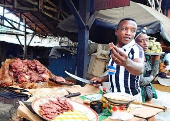 Kinshasa : plusieurs jeunes vendeurs se tournent vers le commerce de la viande de dinde fumée