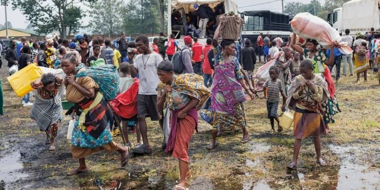 Guerre à l’est : cinq députés médecins congolais offrent des soins gratuits aux réfugiés congolais au Burundi