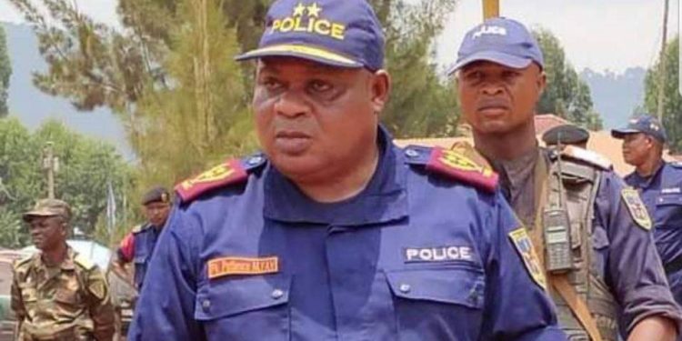 Kinshasa : L’Inspecteur Général de la Police Nationale interpelle des agents de la Police de Circulation Routière pour abus de pouvoir