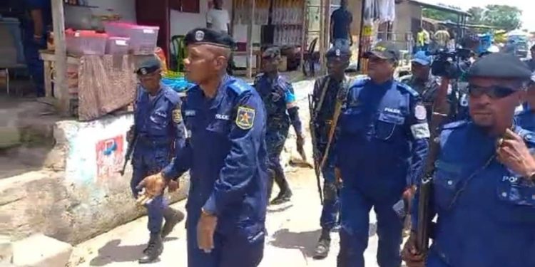 Kinshasa : La police nationale congolaise annonce l’Intensification de la traque des « Kuluna » à Sanga Mamba