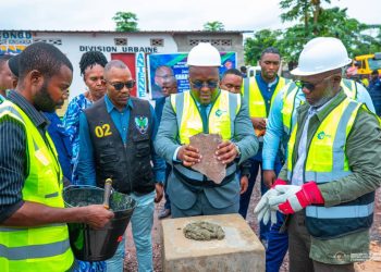 Kinshasa : Le ministre de l’intérieur Jacquemin SHABANI lance les travaux de construction de 80 sous-commissariats de police