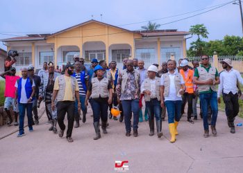 Inondations à Kinshasa : les élus provinciaux membres de la commission d&rsquo;enquête inspectent les dégâts causés à Mont-Ngafula