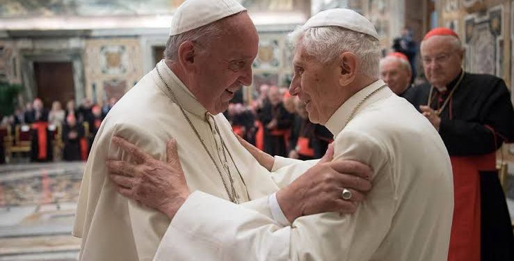 Vatican : François , Benoit XVI , les deux pontificats cumulés (20 ans) n’ont pas atteint la longévité de leur prédécesseur jean Paul II