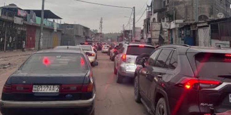 Reprise du sens unique à Kinshasa : Un désordre total observé sur les avenues du tourisme et Nguma, les usagers exposés aux accidents