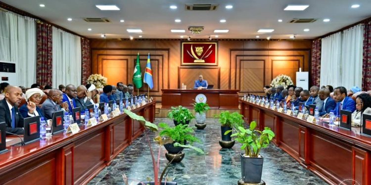 RDC : le gouvernement congolais s’engage à mettre en œuvre la démolition des constructions érigées en violation des normes (conseil des ministres)