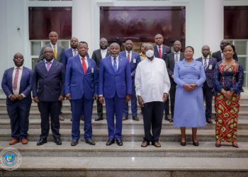 Diplomatie: porteur d’un message du Président Tshisekedi, Vital Kamerhe reçu par Yoweri Museveni