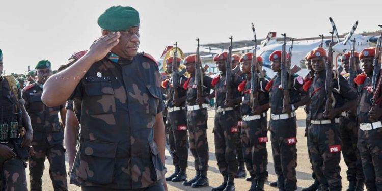 Ituri : de retour à Bunia , Le gouverneur militaire Johnny LUBOYA, appelle les jeunes des groupes armés à reprendre la vie normale .