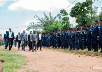 Opération Ndobo à KENGE : le Ministre de l’Intérieur insiste sur la discipline des policiers dans la traque des bandits