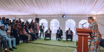 Judith Suminwa devant la presse à Kolwezi : « Nous avons été dans le processus de Luanda, Nairobi, et aujourd&rsquo;hui, nous continuons avec le processus de Doha »