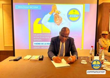 Fayulu devant la diaspora congolaise en France: « Tshisekedi ne changera pas la constitution et ne fera pas de 3e mandat »