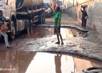 Kinshasa : 6 mois après sa réhabilitation, Le tronçon Debonhomme sur le boulevard Lumumba de nouveau en état de délabrement (Constat)