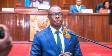 Kasaï-Oriental : dossier 3 millions de dollars, l’assemblée provinciale vote pour la mise en accusation du gouverneur Mbwebwa Kapo