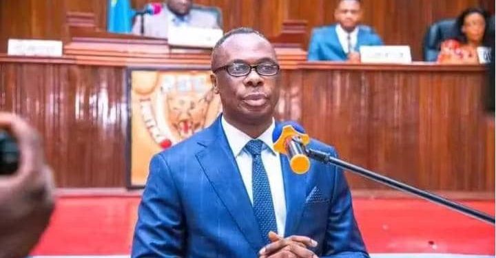 Kasaï-Oriental : dossier 3 millions de dollars, l’assemblée provinciale vote pour la mise en accusation du gouverneur Mbwebwa Kapo
