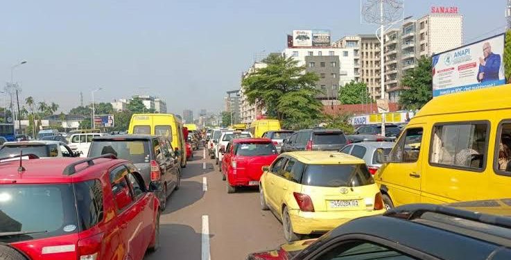 Régulation de la circulation routière à Kinshasa : controverses avant l’annonce officielle