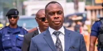 Kasai oriental : Accusé d’avoir détourné des fonds publics, le Gouverneur Jean-Paul Mbwebwa Kapo suspendu de ses fonctions