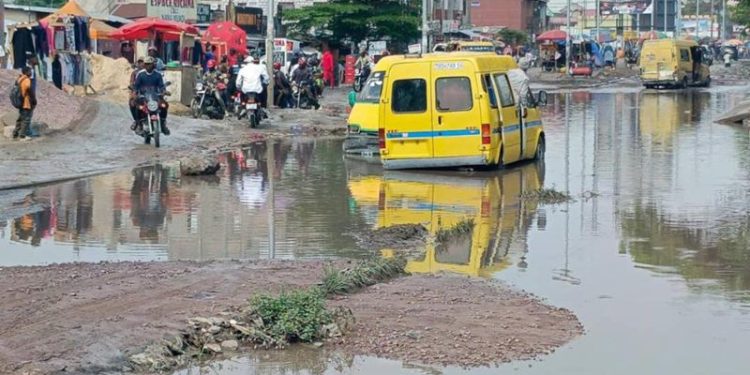 RDC : le gouvernement débloque 40 millions USD pour la construction de 30 km de routes à Kinshasa