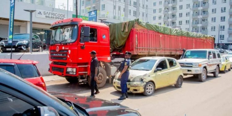 Kinshasa : les camions-remorques autorisés à circuler uniquement entre 22h et 5 heures (Communiqué)