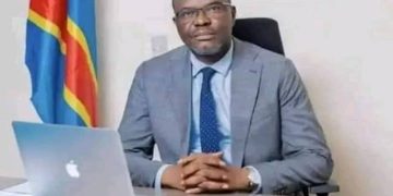 Sankuru : attendu à l&rsquo;assemblée provinciale pour se défendre contre une motion de défiance, le gouverneur Victor Kitenge évacué à Mbuji-Mayi après avoir piqué une crise