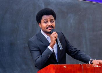 Mutamba tacle Firmin Mvonde : « Ils sont habitués à voler , ils achètent des villas en Europe et ailleurs, des voleurs »